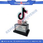 Piala Akrilik DPRD Kabupaten Maluku Tengah