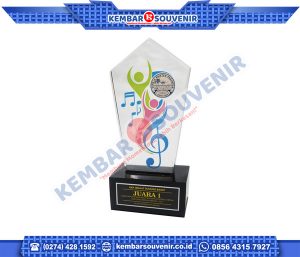 Trophy Acrylic PT Industri dan Perdagangan Bintraco Dharma Tbk
