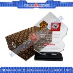 Contoh Trophy Akrilik Akademi Komunitas Negeri Pacitan