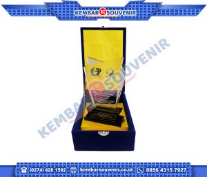 Contoh Piala Akrilik DPRD Kabupaten Karawang