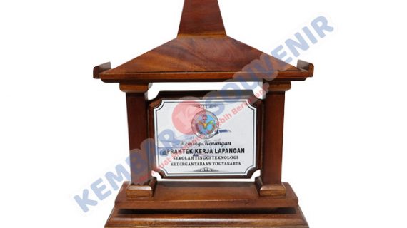 Akrilik Penghargaan Direktorat Jenderal Prasarana dan Sarana Pertanian
