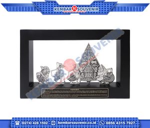 Trophy Acrylic PT Industri dan Perdagangan Bintraco Dharma Tbk