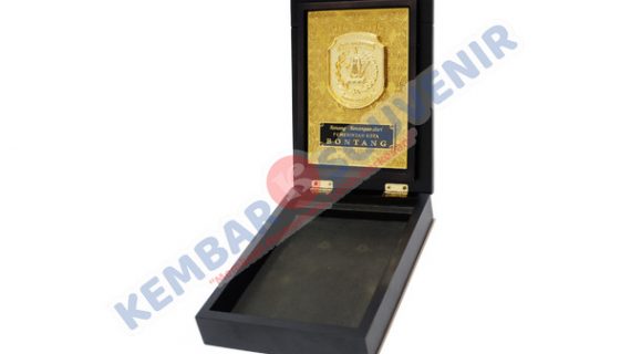 Souvenir Miniatur Direktorat Jenderal Protokol dan Konsuler